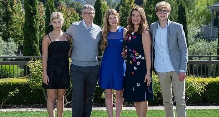 Bill Gates eşine 1.8 milyar dolarlık hisse aktardı