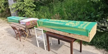 Baltayla öldürdüğü annesiyle yan yana toprağa verildi