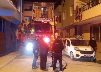 Bursa’da 2 kardeş yangında mahsur kaldı