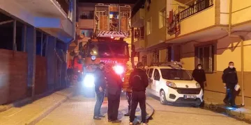 Bursa’da 2 kardeş yangında mahsur kaldı