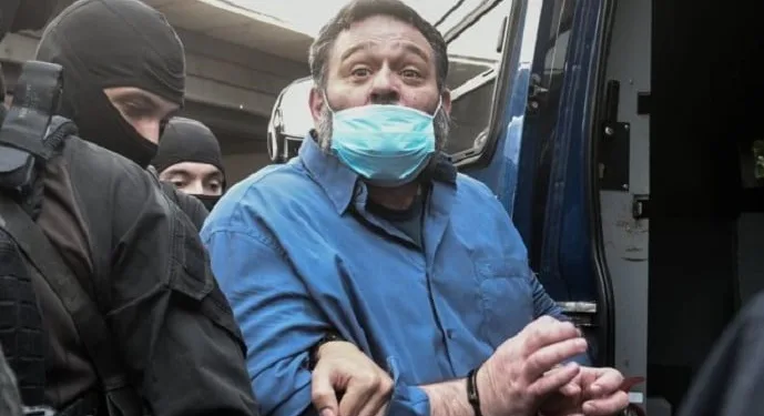 Türk bayrağını yırtan ırkçı vekil Atina’ya iade edildi