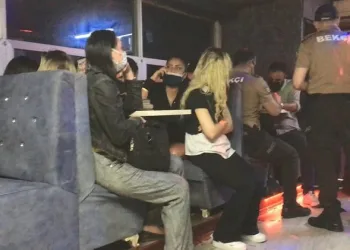 Bursa’da eğlence mekanına baskın! Ceza yağdı