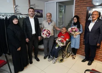 Bursa’da hayatını engelli oğluna adayan baba ‘Yılın Babası’ seçildi