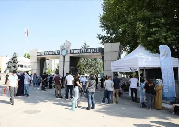 İnegöl Belediyesi YKS’de gençlerin yanında