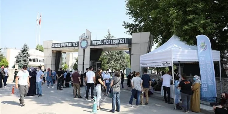 İnegöl Belediyesi YKS’de gençlerin yanında