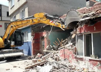 Osmangazi’de metruk binalar tek tek yıkılıyor