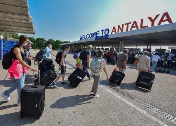 Akın akın Türkiye’ye geliyorlar