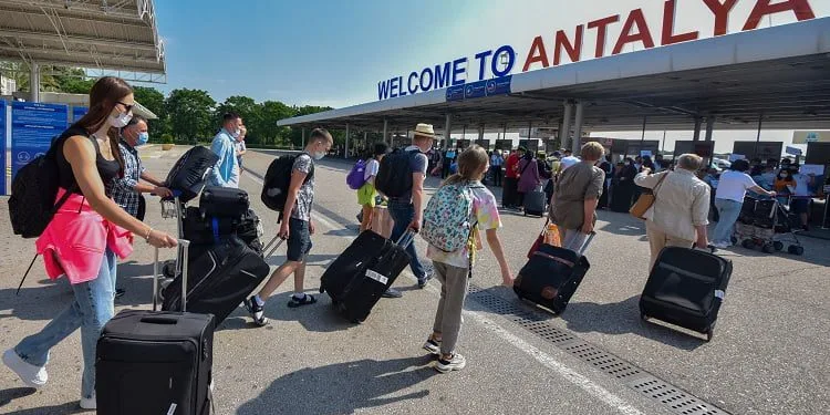 Akın akın Türkiye’ye geliyorlar