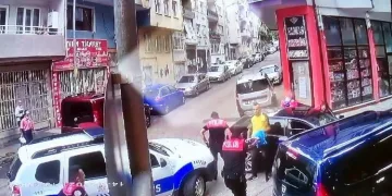 Polise çarpıp kaçtılar, kaza yapınca yakalandılar