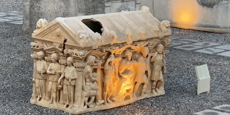 Bursa’daki bu mezarlar sanat eserlerini aratmıyor