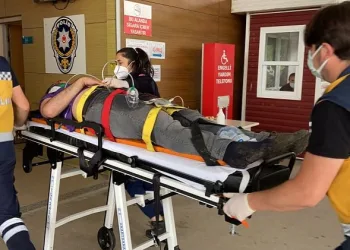 Bursa’da fabrika çatısından düşen genç ağır yaralandı