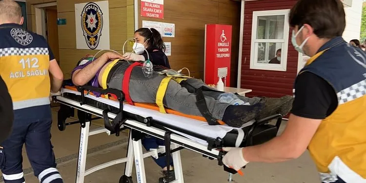 Bursa’da fabrika çatısından düşen genç ağır yaralandı