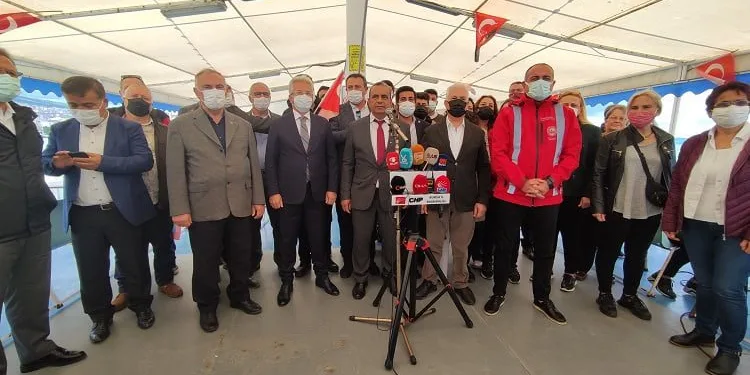 Bursa’da denize açılıp acil eylem planı çağrısı yaptılar