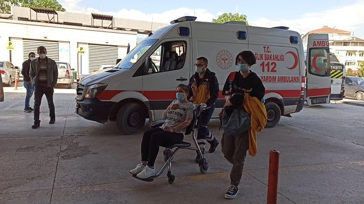 Bursa'da içinde işçilerin bulunduğu servis kaza yaptı