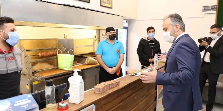 Başkan Aktaş, dükkanlarını açan esnafı ziyaret etti