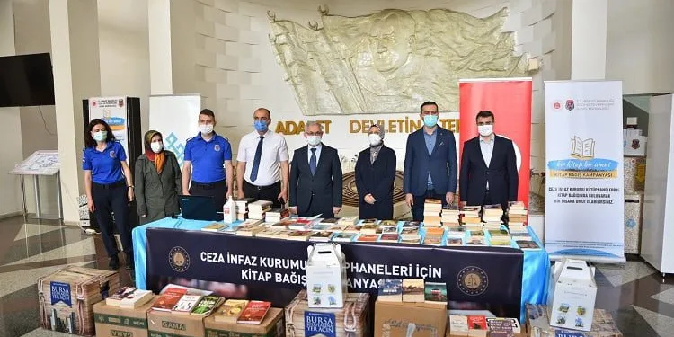 Bakanlıkların başlattığı kitap kampanyasına Büyükşehir’den destek