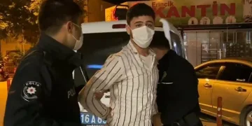 Sahte polis rozetiyle gerçek polislere yakalandı