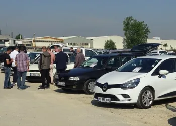 Bursa’da oto pazarı kapılarını açtı