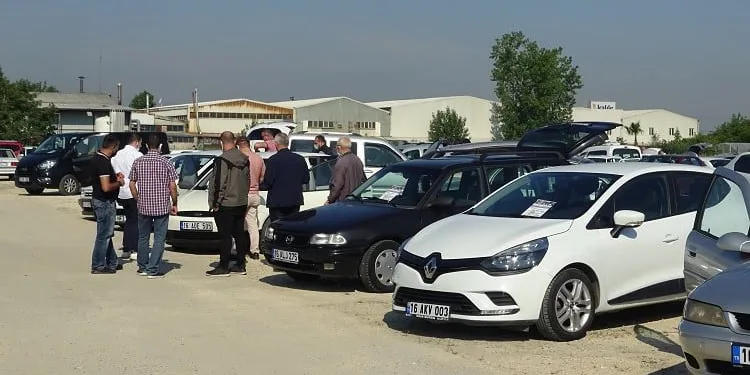 Bursa’da oto pazarı kapılarını açtı