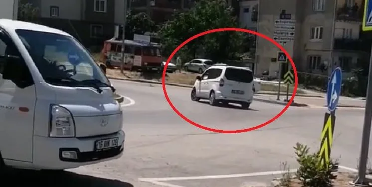 Bursa’da çaldıkları araçla kazaya karıştılar
