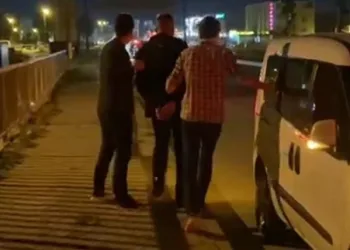 Bursa’da kaçarken polis aracına çarptılar