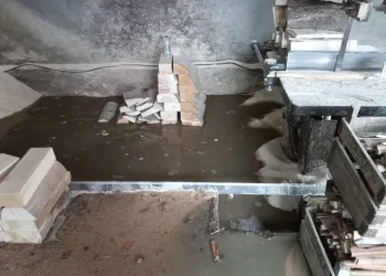 İznik’te mobilya atölyeleri göle döndü