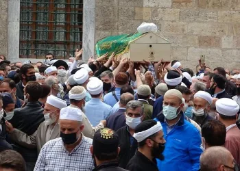Koronadan ölen imam son yolculuğuna uğurlandı