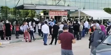 Gemlik ve Mudanya’da aşı kuyruğu