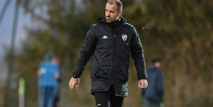 Bursaspor Teknik Direktörü: Maksimum 7-8 transfer yapacağız