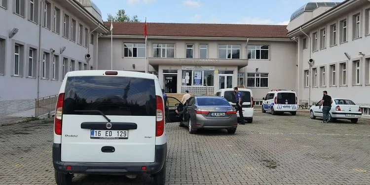 Bursa’da okulda kadın cinayeti! Eşini bıçakladı
