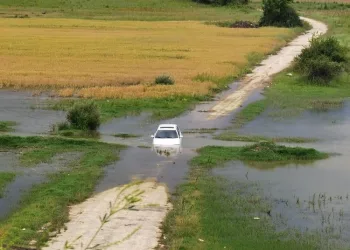 Bursa’da sulara gömülen aracını bırakıp gitti