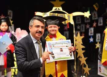 Yıldırımlı miniklerin mezuniyet heyecanı