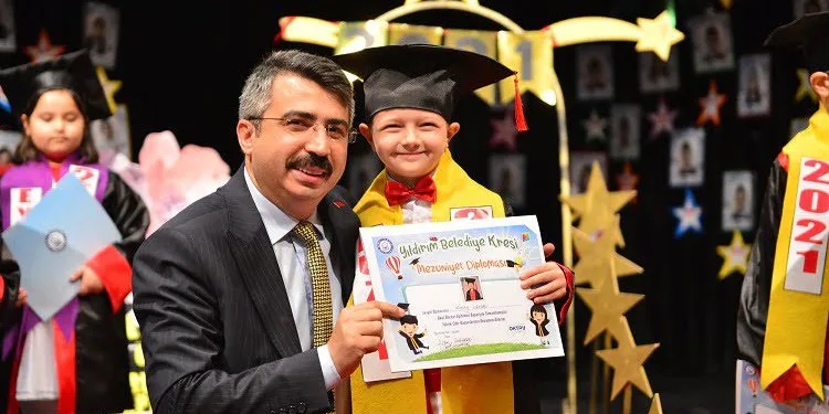 Yıldırımlı miniklerin mezuniyet heyecanı