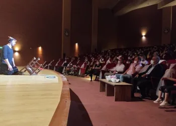 Kestel’de çocuklar tiyatro oyunu ile eğlendi
