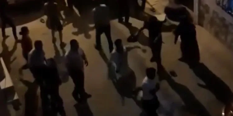 Çocukların kavgasına aileler katıldı, ortalık savaş alanına döndü
