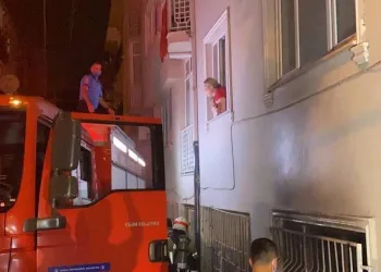 Bursa’da 6 katlı binada yangın