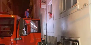 Bursa’da 6 katlı binada yangın