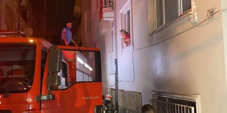 Bursa’da 6 katlı binada yangın