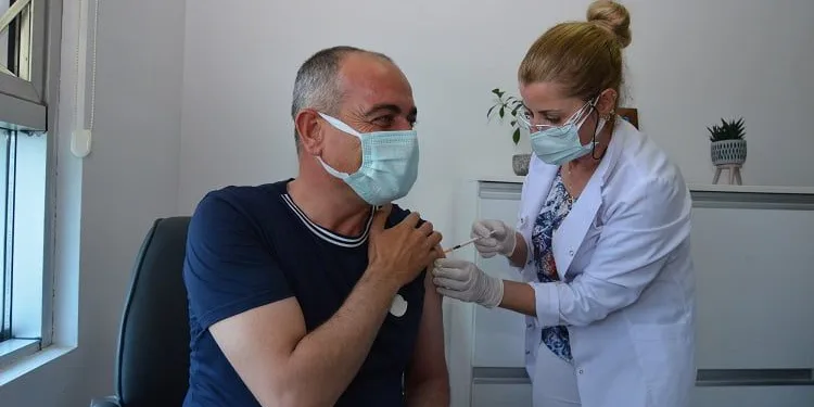 Gemlik Belediye Başkanı Sertaslan aşı oldu