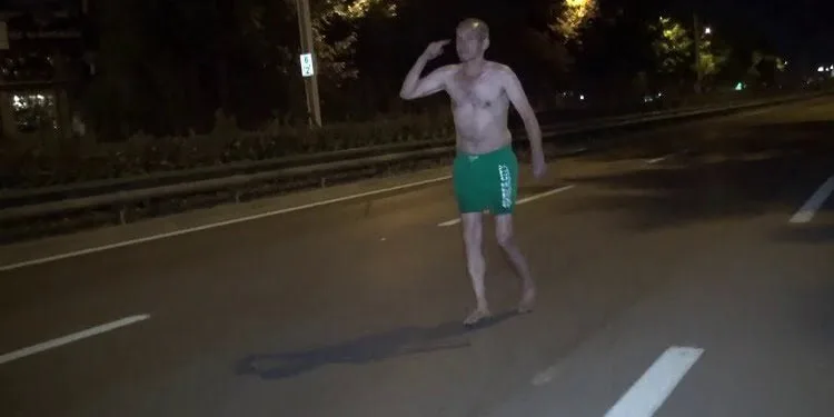 Bursa’dan Mudanya’ya yarı çıplak  yürümek istedi