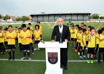 Bursa Yenişehir’de futbol yaz okulu açıldı