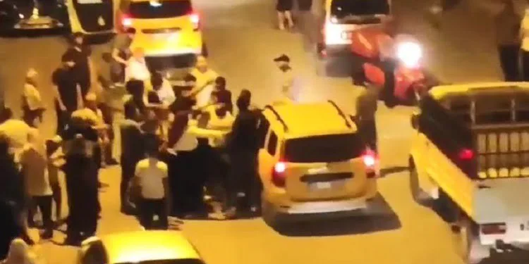 Bursa’da yayaya çarpan taksiciye saldırdılar