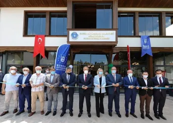 Bursa’da tarihi bina gençlik merkezi olarak hizmete açıldı
