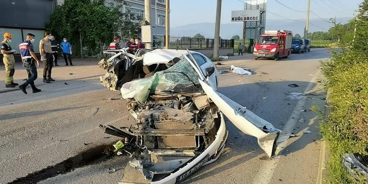 Bursa’da feci kaza: 3 ölü, 2 yaralı