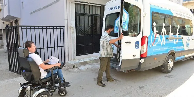 Sınava girecek engelli gence Yıldırım Belediyesi’nden destek