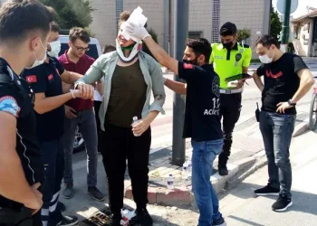 Bursa’da otomobille çarpıştı, kanlar içinde kaldı
