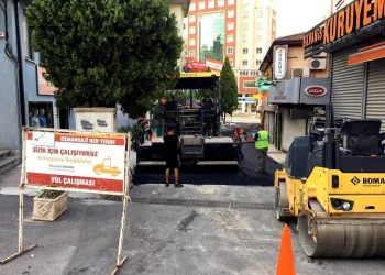 Reyhan Caddesi sıcak asfaltla yenilendi