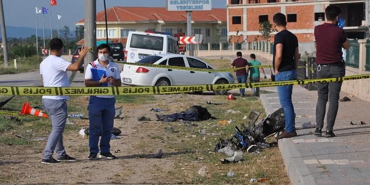 Bursa’da otomobille motosiklet kafa kafaya çarpıştı: 1 ölü
