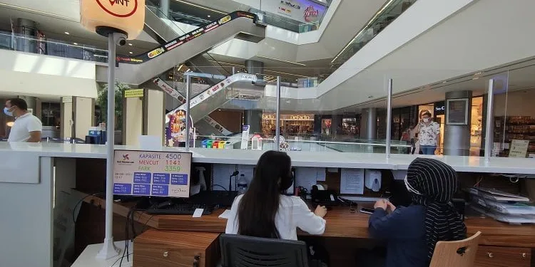 Bursa’da AVM’lerde randevusuz aşılama başladı