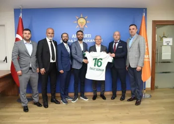 Bursaspor’un yeni yönetimi AK Parti İl Başkanlığı’nı ziyaret etti